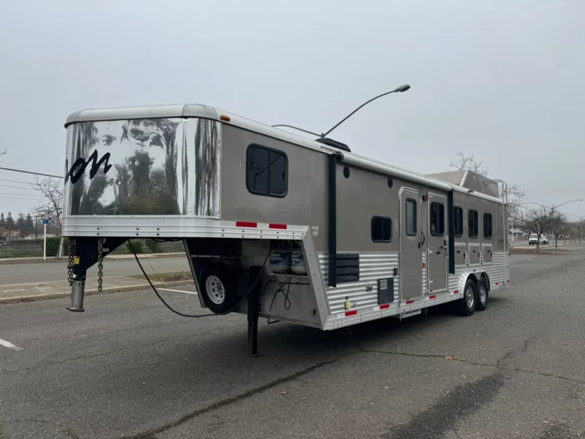 2014 BISON STRATUS EXPRESS 4 HORSE WITH LIVING QUARTERS "SLIDE-OUT" - Image 2