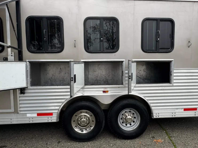 2014 BISON STRATUS EXPRESS 4 HORSE WITH LIVING QUARTERS "SLIDE-OUT" - Image 11