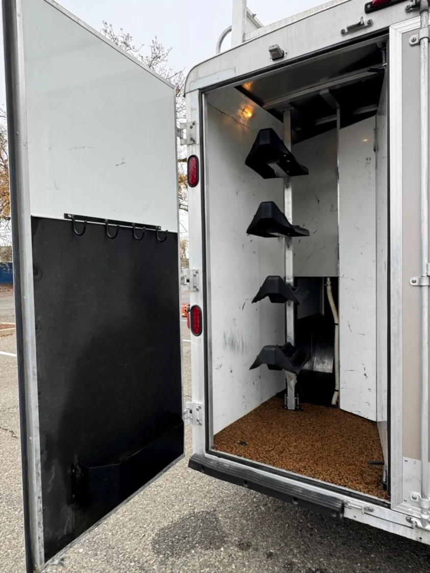 2014 BISON STRATUS EXPRESS 4 HORSE WITH LIVING QUARTERS "SLIDE-OUT" - Image 12