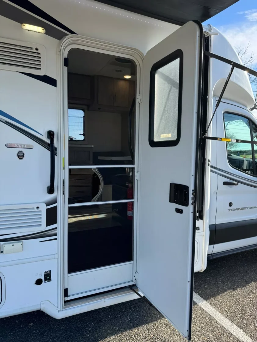 2019 FOREST RIVER SUNSEEKER 2380 CLASS C MOTORHOME - Image 13