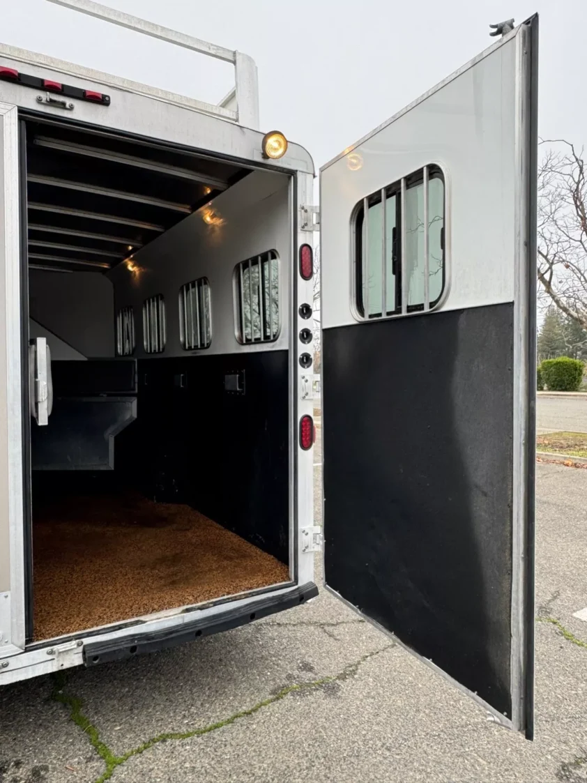 2014 BISON STRATUS EXPRESS 4 HORSE WITH LIVING QUARTERS "SLIDE-OUT" - Image 13