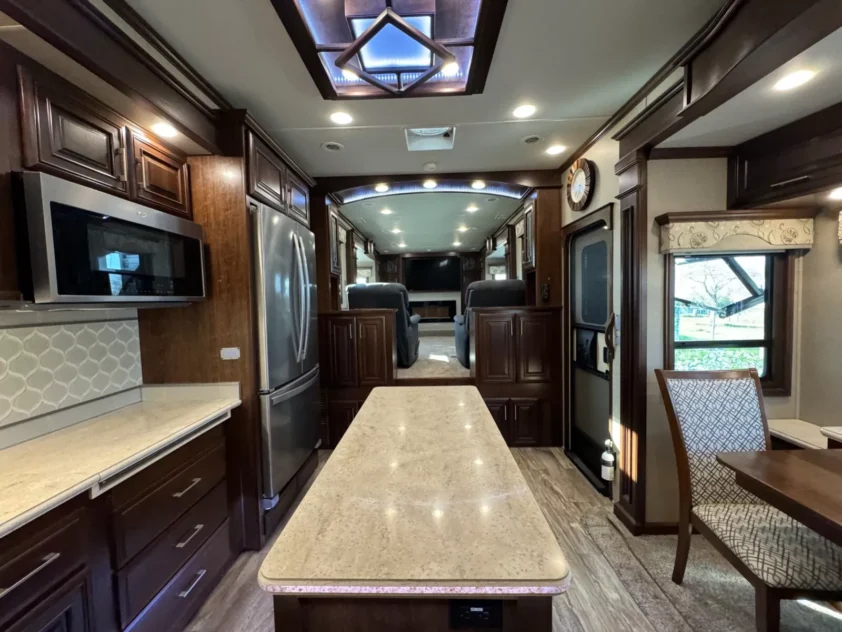 2019 DRV MOBILE SUITES 44 NASHVILLE LUXURY FIFTH WHEEL TRAILER "BATH & HALF" - Image 13