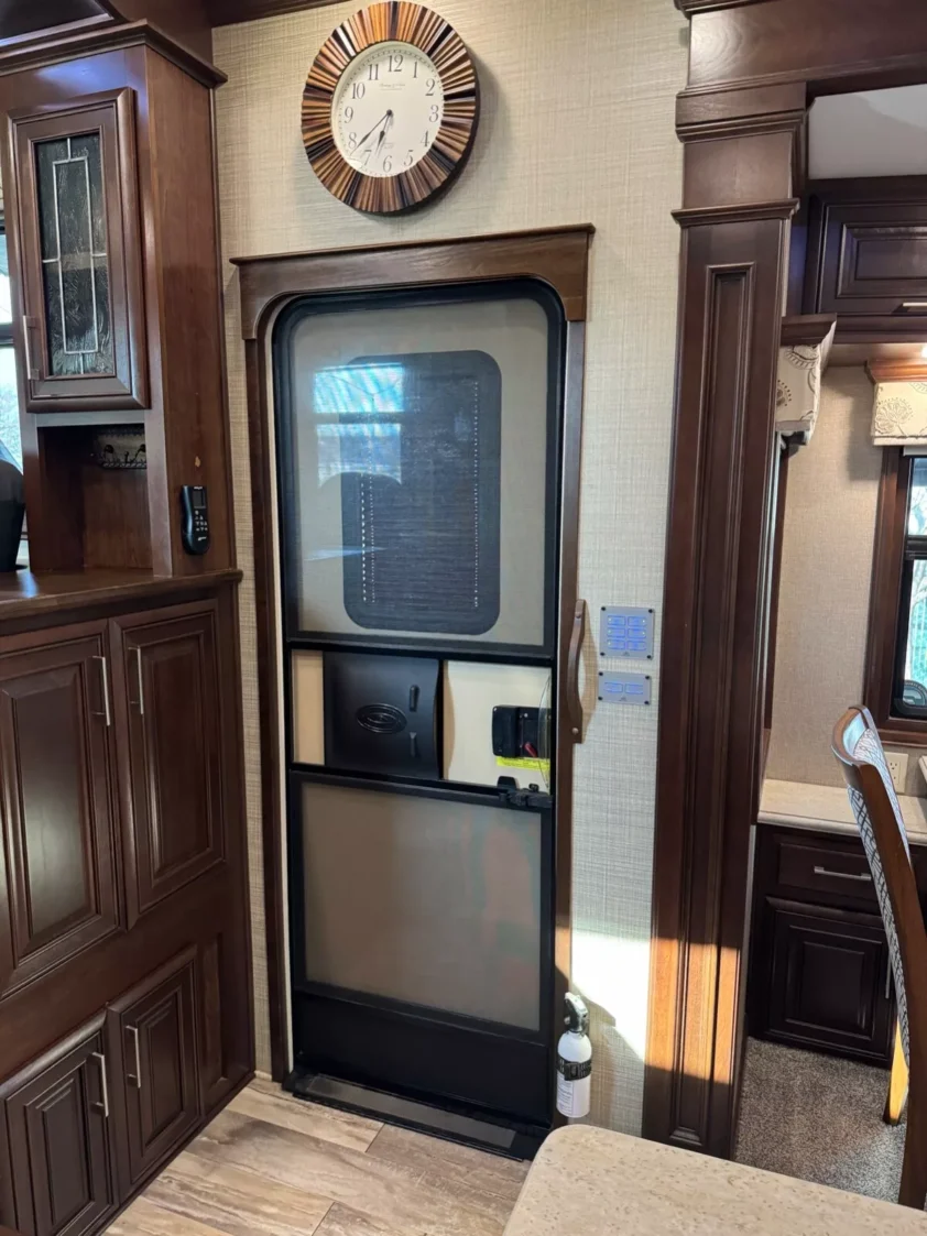 2019 DRV MOBILE SUITES 44 NASHVILLE LUXURY FIFTH WHEEL TRAILER "BATH & HALF" - Image 14