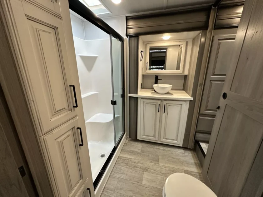 2022 KEYSTONE MONTANA LEGACY 3813MS FIFTH WHEEL TRAILER - Image 17