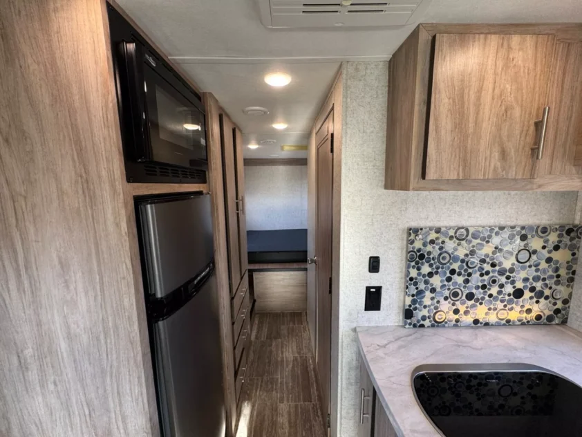 2019 FOREST RIVER SUNSEEKER 2380 CLASS C MOTORHOME - Image 16