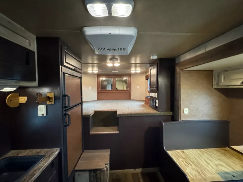 2014 BISON STRATUS EXPRESS 4 HORSE WITH LIVING QUARTERS "SLIDE-OUT" - Image 16