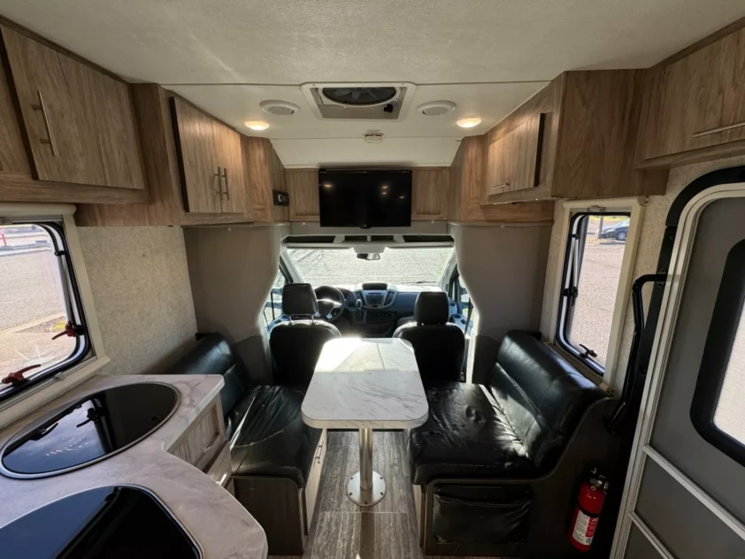 2019 FOREST RIVER SUNSEEKER 2380 CLASS C MOTORHOME - Image 17