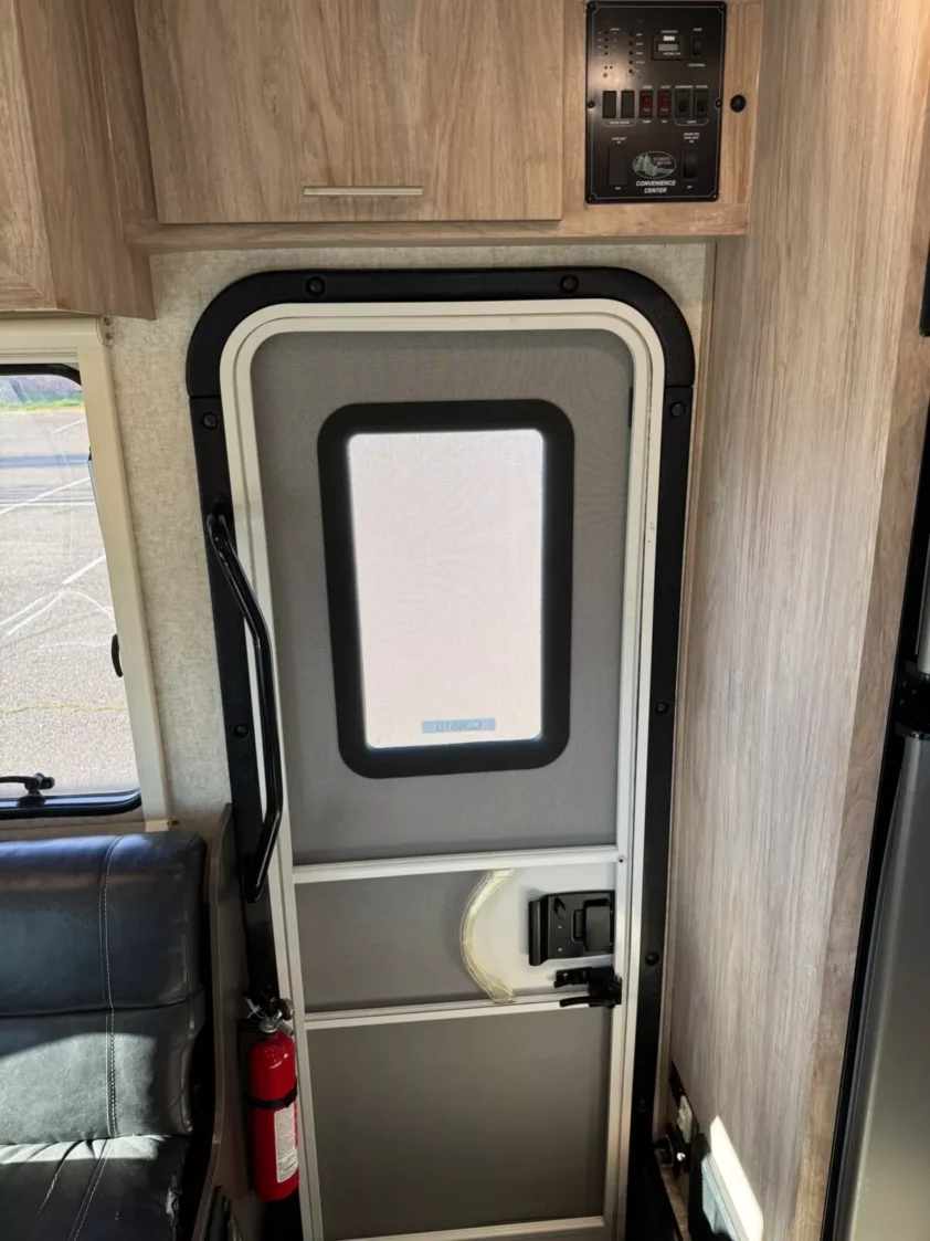 2019 FOREST RIVER SUNSEEKER 2380 CLASS C MOTORHOME - Image 18