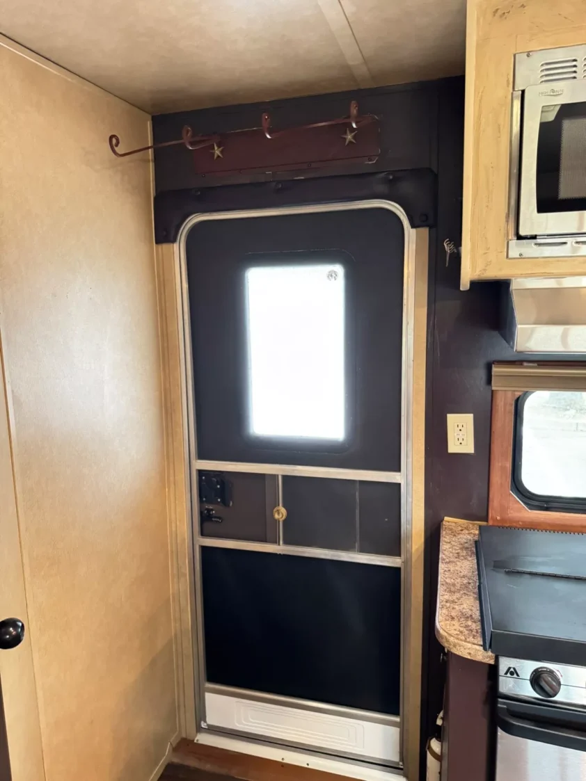 2014 BISON STRATUS EXPRESS 4 HORSE WITH LIVING QUARTERS "SLIDE-OUT" - Image 18