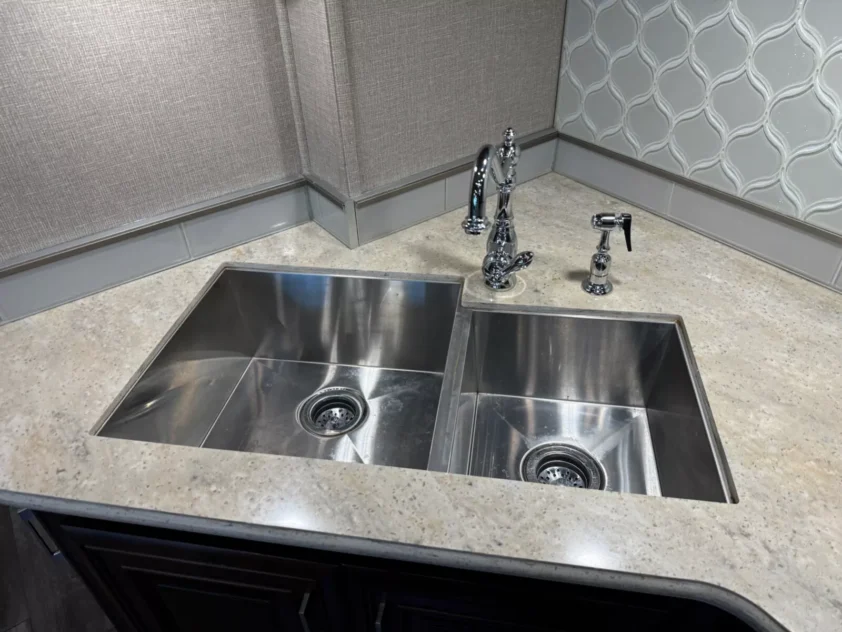 2019 DRV MOBILE SUITES 44 NASHVILLE LUXURY FIFTH WHEEL TRAILER "BATH & HALF" - Image 18