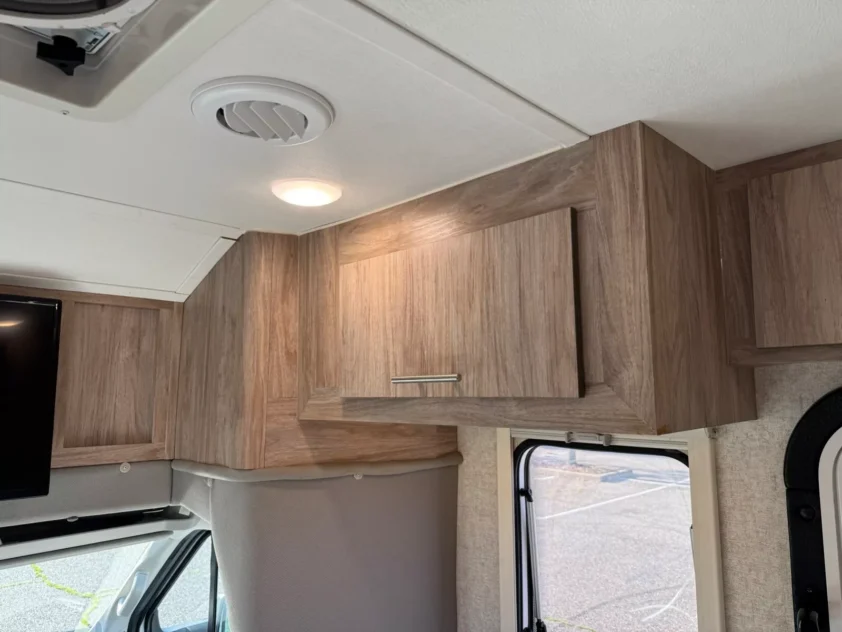 2019 FOREST RIVER SUNSEEKER 2380 CLASS C MOTORHOME - Image 19