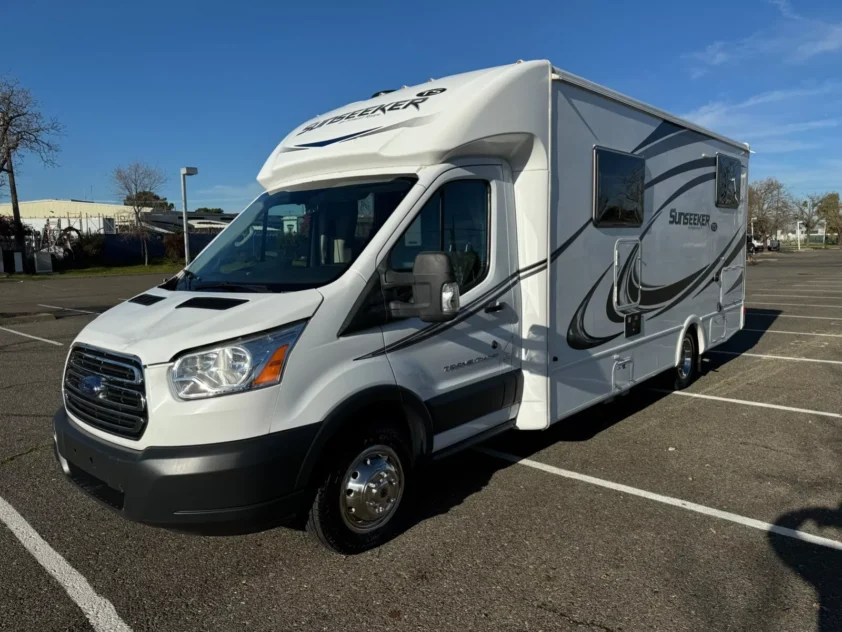 2019 FOREST RIVER SUNSEEKER 2380 CLASS C MOTORHOME - Image 3