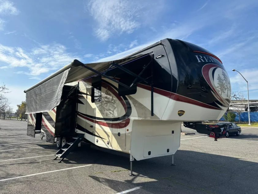 2018 REDWOOD 3991RD FIFTH WHEEL TRAILER "LOADED" - Image 4