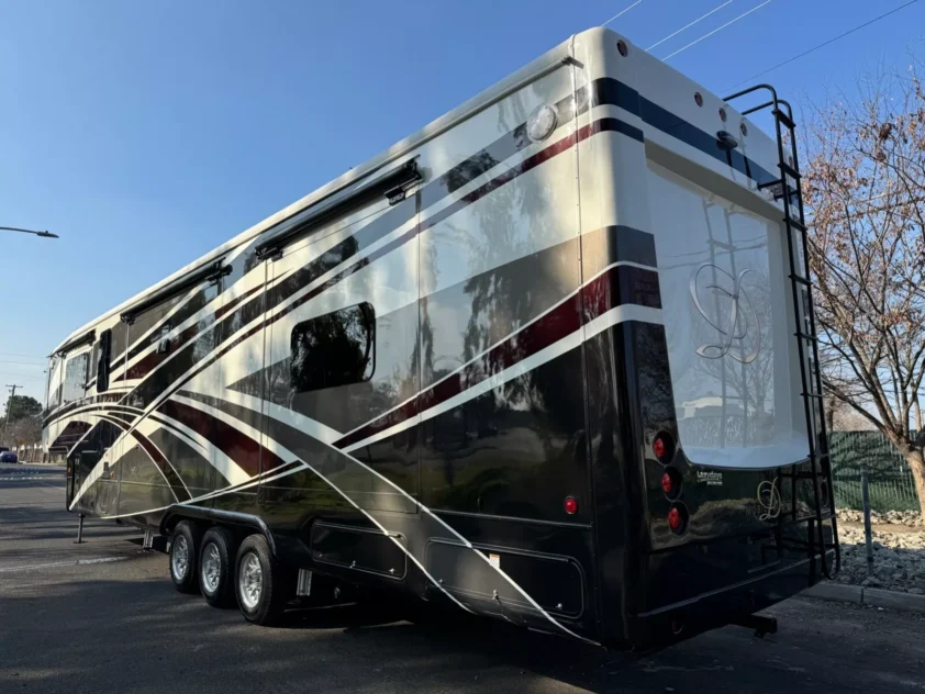 2019 DRV MOBILE SUITES 44 NASHVILLE LUXURY FIFTH WHEEL TRAILER "BATH & HALF" - Image 3