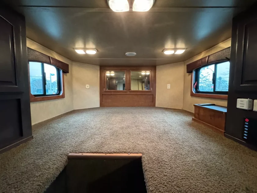 2014 BISON STRATUS EXPRESS 4 HORSE WITH LIVING QUARTERS "SLIDE-OUT" - Image 21