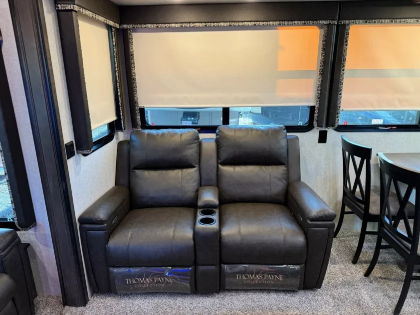 2018 KEYSTONE MONTANA HIGH COUNTRY 305RL FIFTH WHEEL TRAILER - Image 22