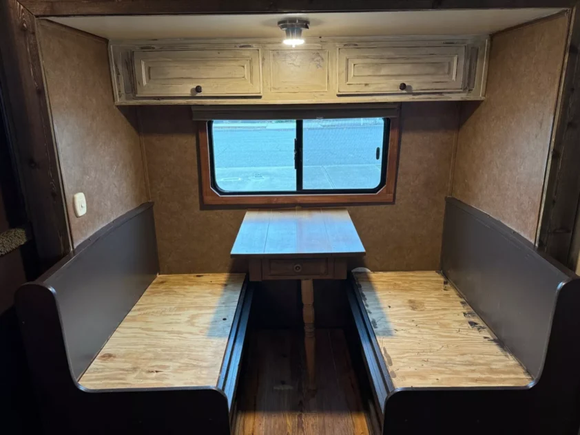 2014 BISON STRATUS EXPRESS 4 HORSE WITH LIVING QUARTERS "SLIDE-OUT" - Image 22