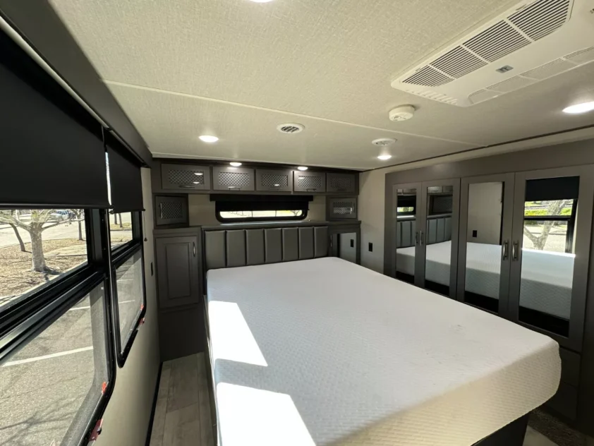 2022 GRAND DESIGN MOMENTUM 376THS TOY HAULER FIFTH WHEEL TRAILER "LOADED!" - Image 23