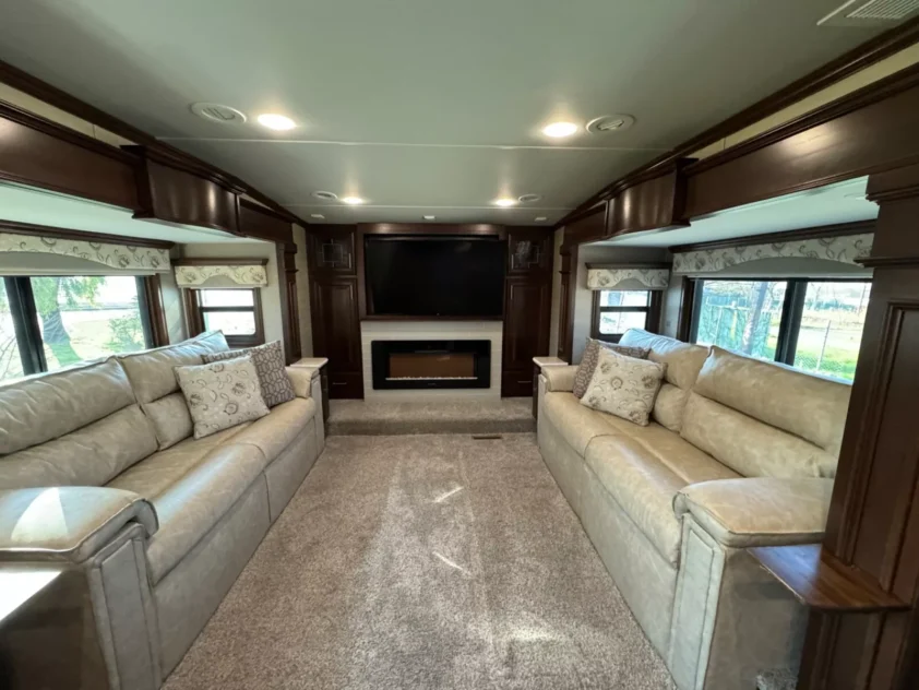 2019 DRV MOBILE SUITES 44 NASHVILLE LUXURY FIFTH WHEEL TRAILER "BATH & HALF" - Image 24