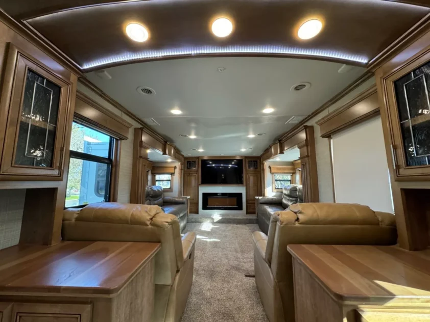 2019 DRV MOBILE SUITS 44 NASHVILLE LUXURY FIFTH WHEEL TRAILER "BATH & HALF" - Image 26