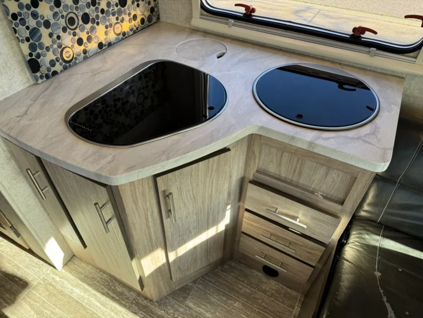 2019 FOREST RIVER SUNSEEKER 2380 CLASS C MOTORHOME - Image 27