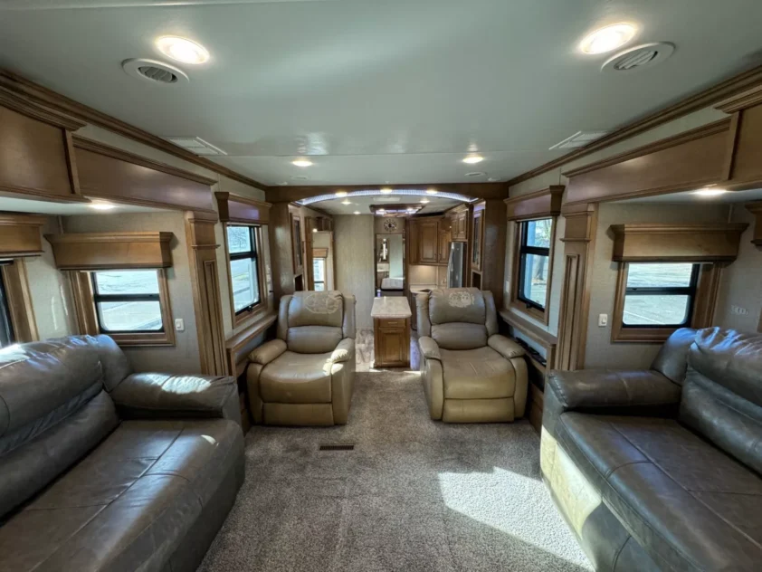 2019 DRV MOBILE SUITS 44 NASHVILLE LUXURY FIFTH WHEEL TRAILER "BATH & HALF" - Image 27