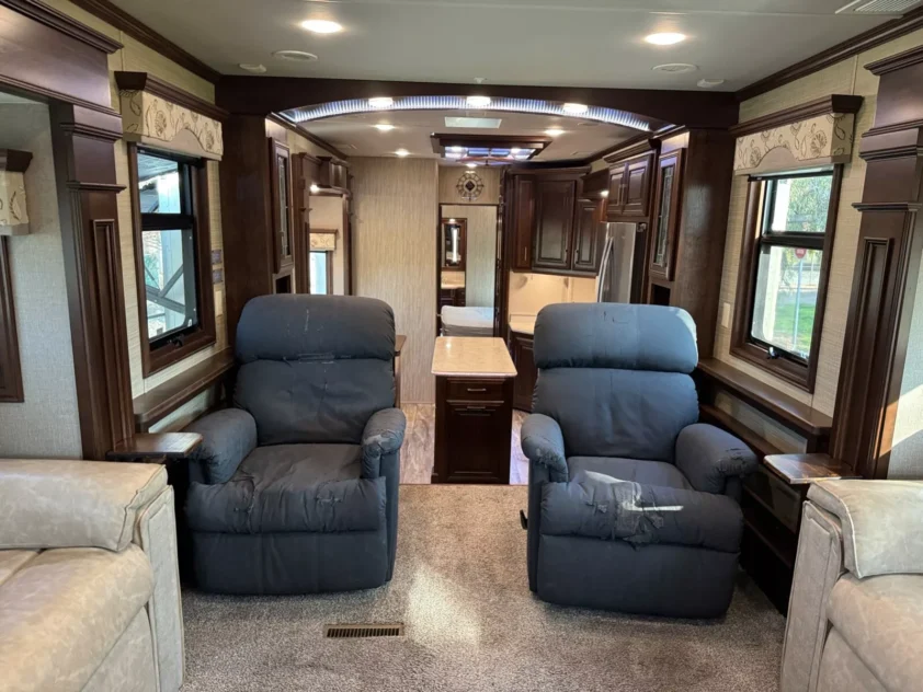 2019 DRV MOBILE SUITES 44 NASHVILLE LUXURY FIFTH WHEEL TRAILER "BATH & HALF" - Image 27