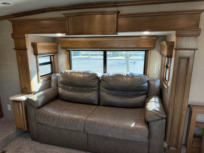 2019 DRV MOBILE SUITS 44 NASHVILLE LUXURY FIFTH WHEEL TRAILER "BATH & HALF" - Image 29