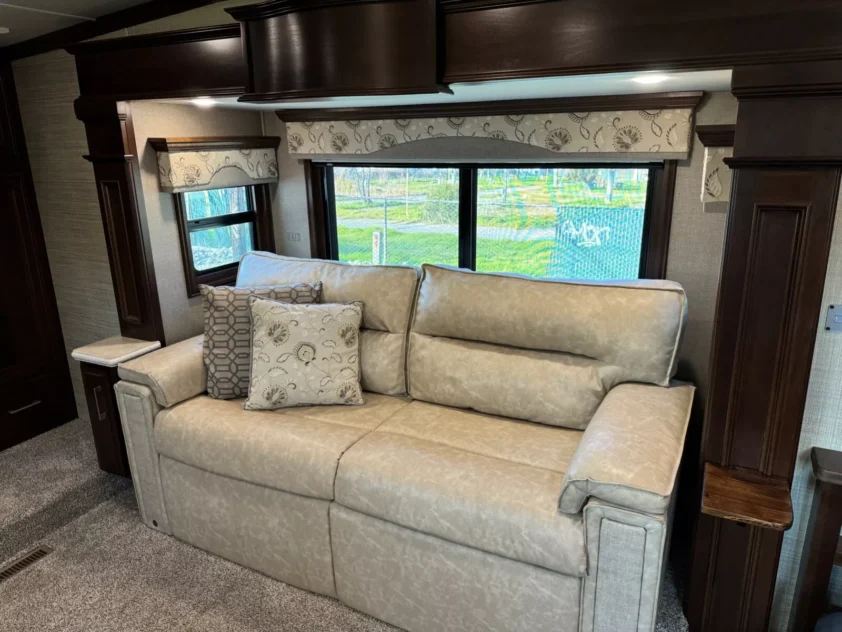 2019 DRV MOBILE SUITES 44 NASHVILLE LUXURY FIFTH WHEEL TRAILER "BATH & HALF" - Image 29