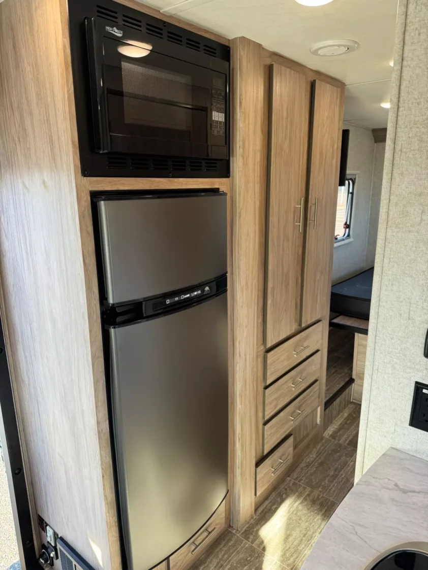 2019 FOREST RIVER SUNSEEKER 2380 CLASS C MOTORHOME - Image 30