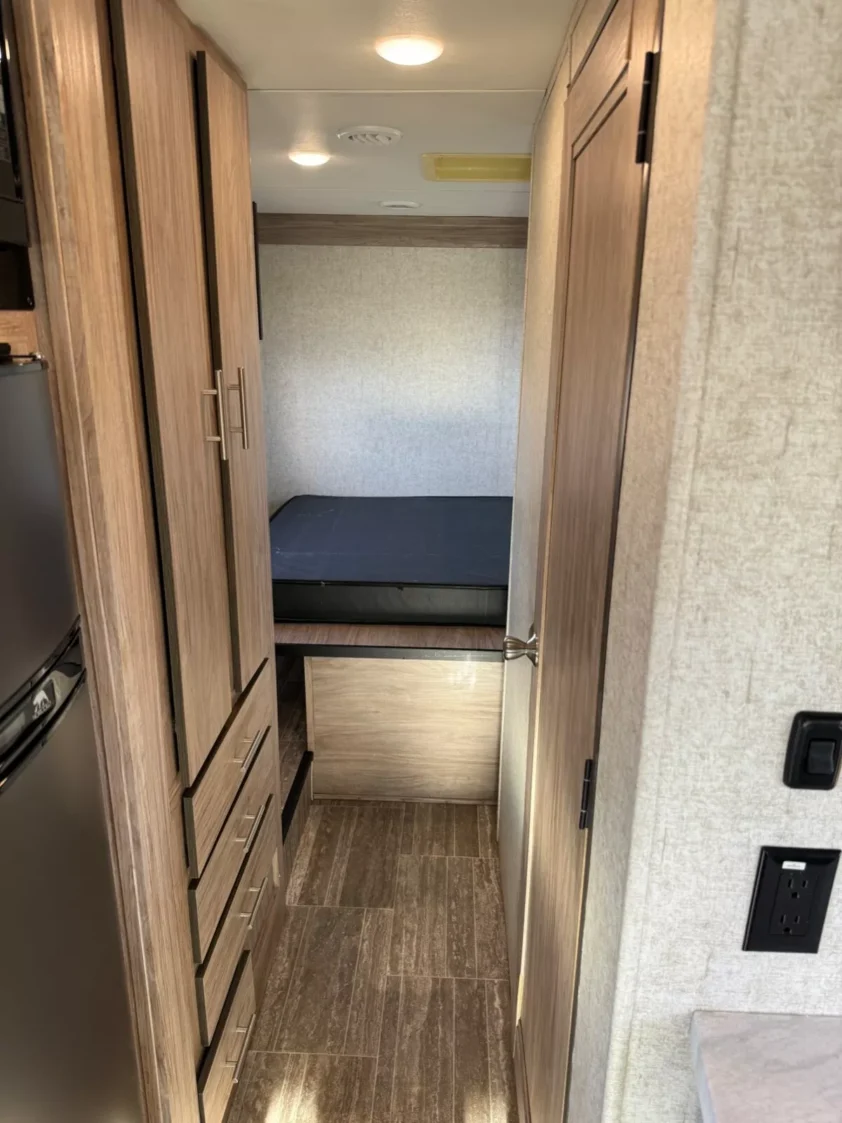 2019 FOREST RIVER SUNSEEKER 2380 CLASS C MOTORHOME - Image 31