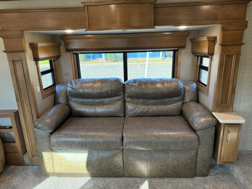 2019 DRV MOBILE SUITS 44 NASHVILLE LUXURY FIFTH WHEEL TRAILER "BATH & HALF" - Image 32