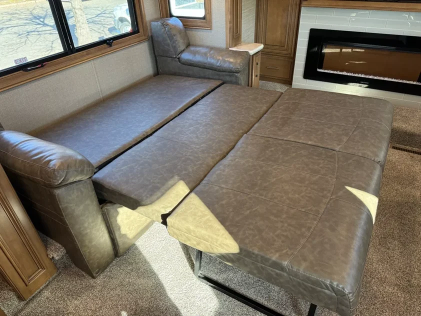 2019 DRV MOBILE SUITS 44 NASHVILLE LUXURY FIFTH WHEEL TRAILER "BATH & HALF" - Image 33