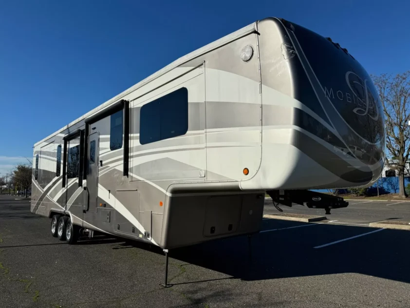 2019 DRV MOBILE SUITS 44 NASHVILLE LUXURY FIFTH WHEEL TRAILER "BATH & HALF"