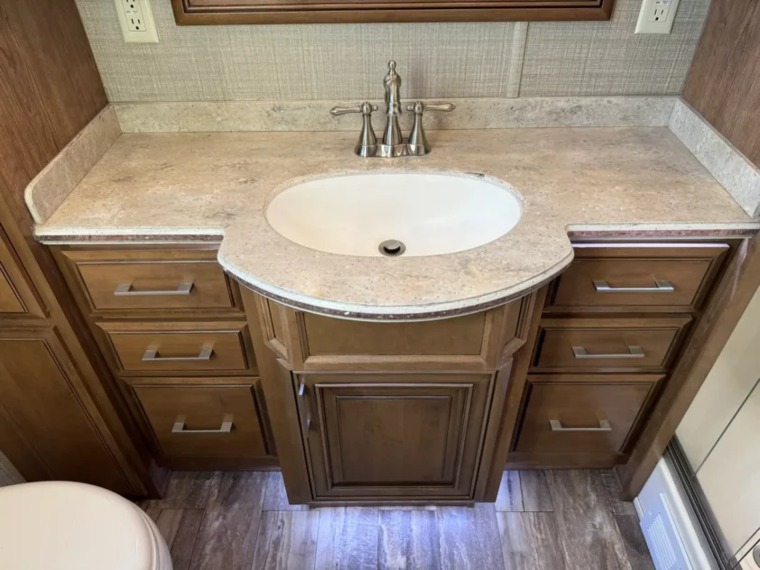 2019 DRV MOBILE SUITS 44 NASHVILLE LUXURY FIFTH WHEEL TRAILER "BATH & HALF" - Image 39