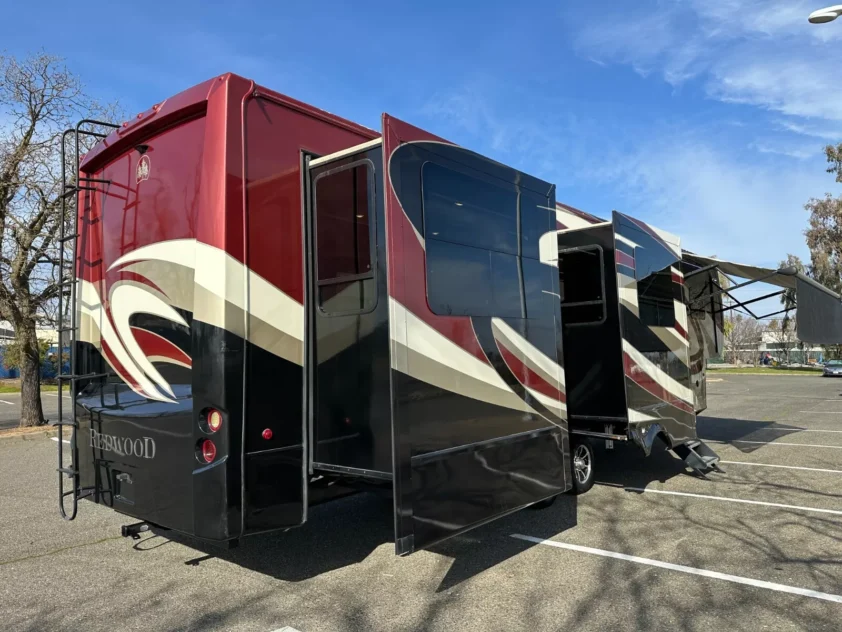 2018 REDWOOD 3991RD FIFTH WHEEL TRAILER "LOADED" - Image 6