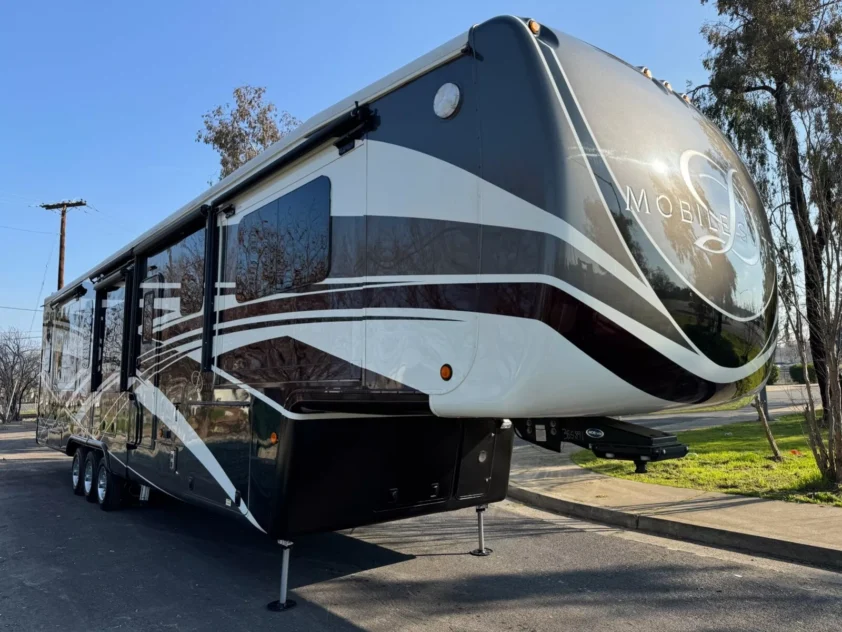 2019 DRV MOBILE SUITES 44 NASHVILLE LUXURY FIFTH WHEEL TRAILER "BATH & HALF"