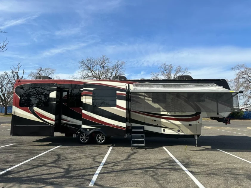 2018 REDWOOD 3991RD FIFTH WHEEL TRAILER "LOADED" - Image 7