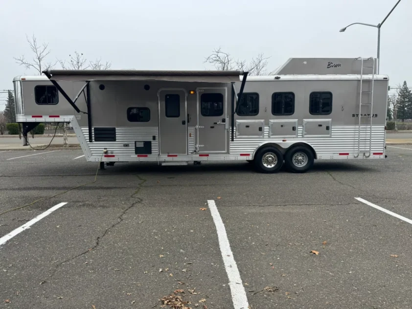 2014 BISON STRATUS EXPRESS 4 HORSE WITH LIVING QUARTERS "SLIDE-OUT" - Image 6