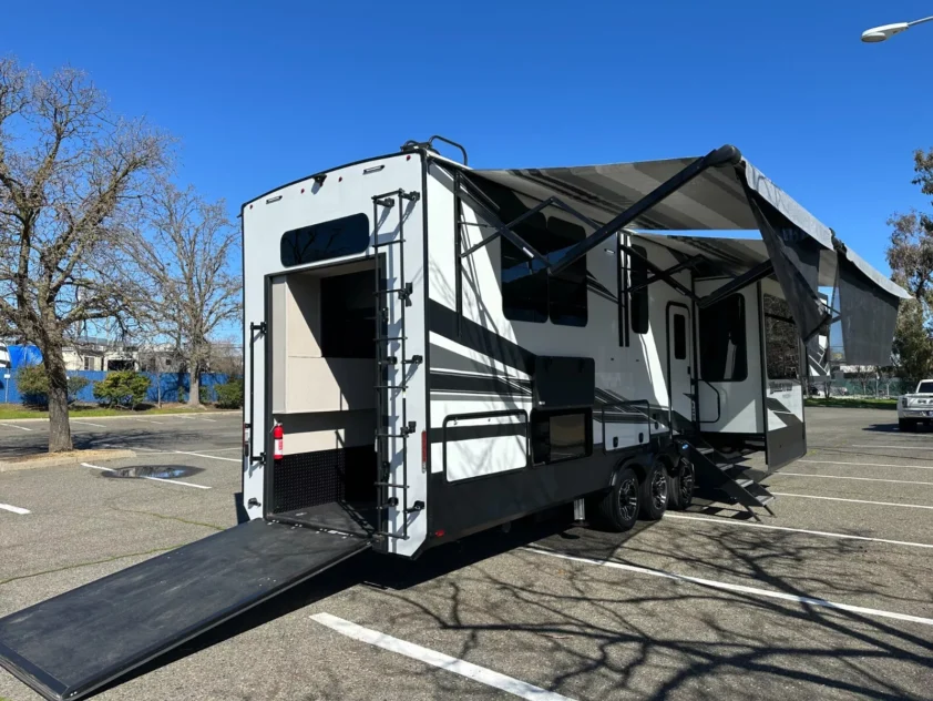 2022 GRAND DESIGN MOMENTUM 376THS TOY HAULER FIFTH WHEEL TRAILER "LOADED!" - Image 8