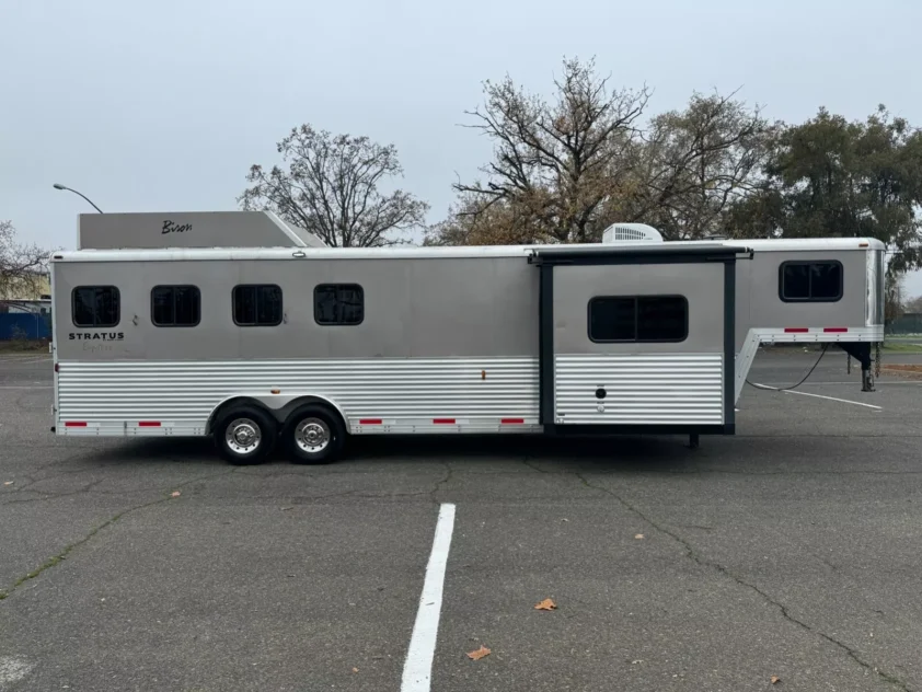 2014 BISON STRATUS EXPRESS 4 HORSE WITH LIVING QUARTERS "SLIDE-OUT" - Image 8