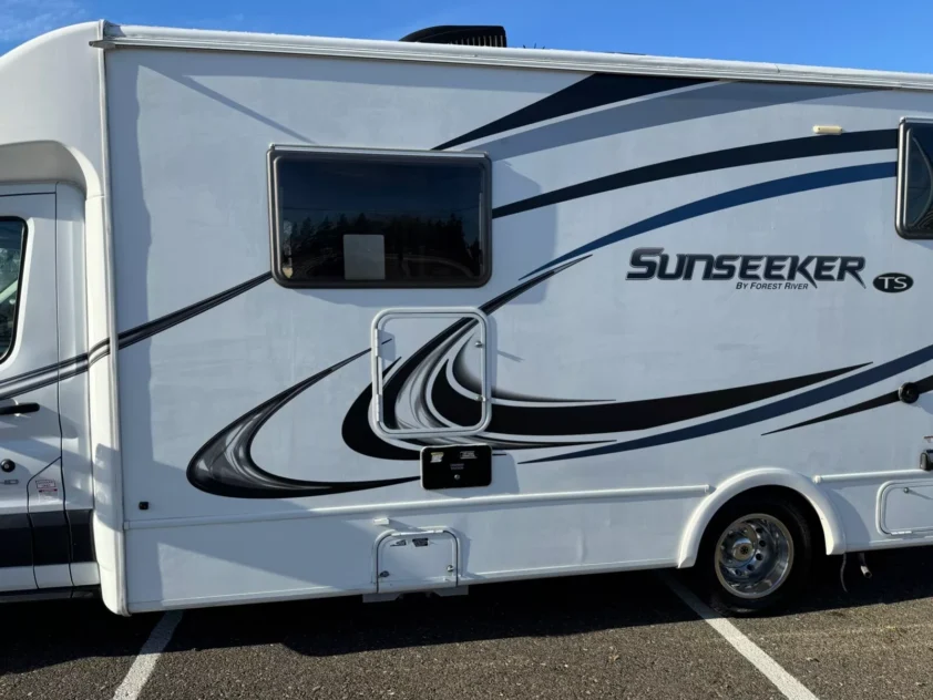 2019 FOREST RIVER SUNSEEKER 2380 CLASS C MOTORHOME - Image 9