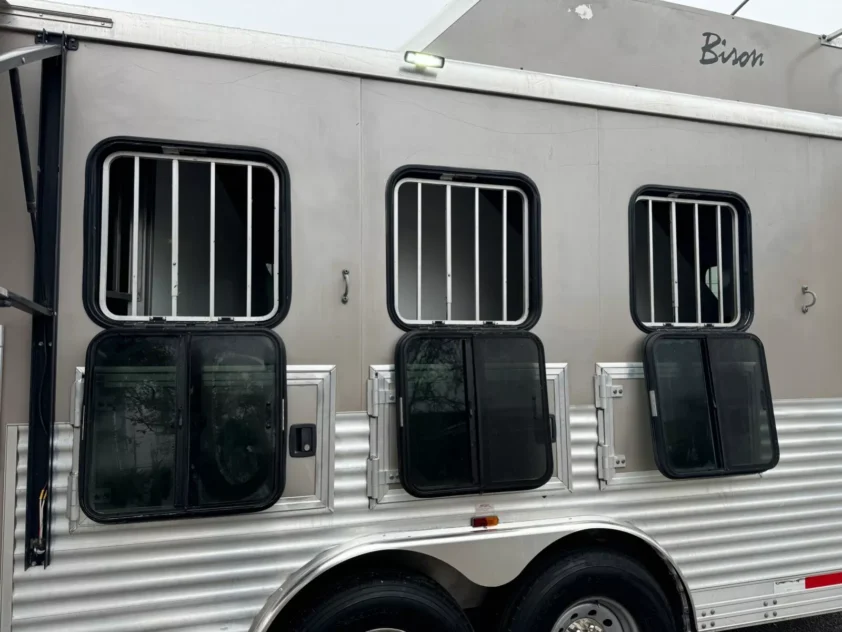 2014 BISON STRATUS EXPRESS 4 HORSE WITH LIVING QUARTERS "SLIDE-OUT" - Image 10