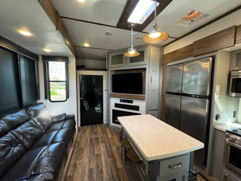 2019 KEYSTONE FUZION 373 TOY HAULER TRAILER "BATH & HALF" - Image 12