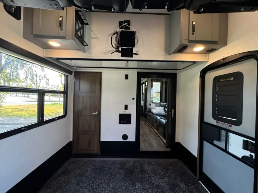 2019 KEYSTONE FUZION 373 TOY HAULER TRAILER "BATH & HALF" - Image 32