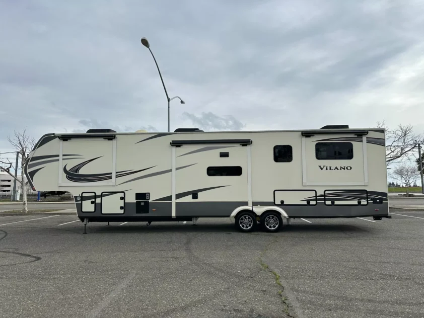 2020 VANLEIGH VILANO 385RD FIFTH WHEEL TRAILER "BEATIFUL!" - Image 2