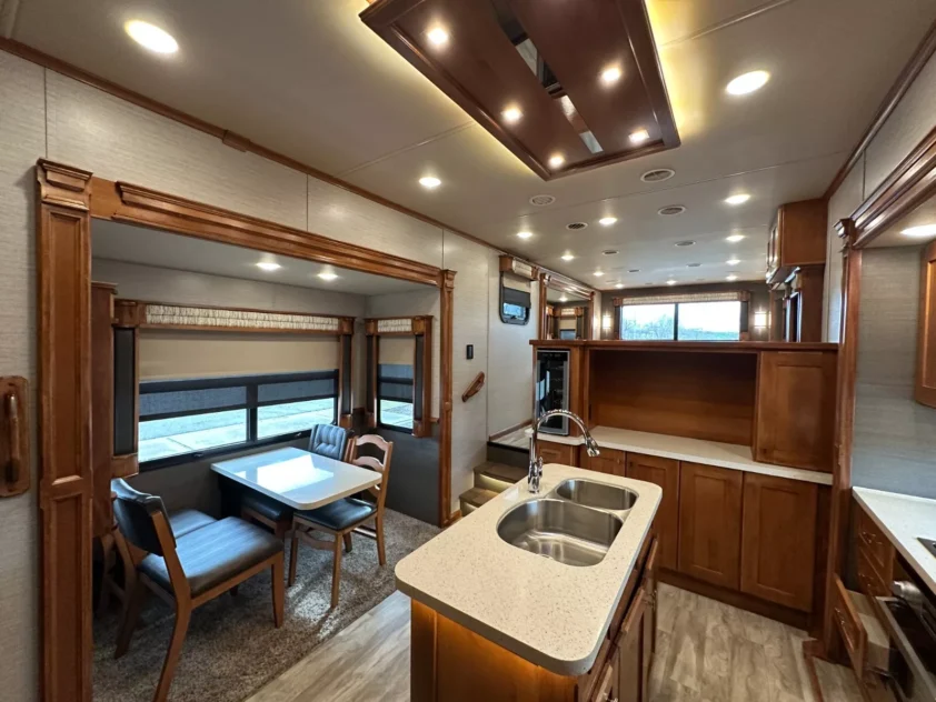 2020 VANLEIGH VILANO 385RD FIFTH WHEEL TRAILER "BEATIFUL!" - Image 13