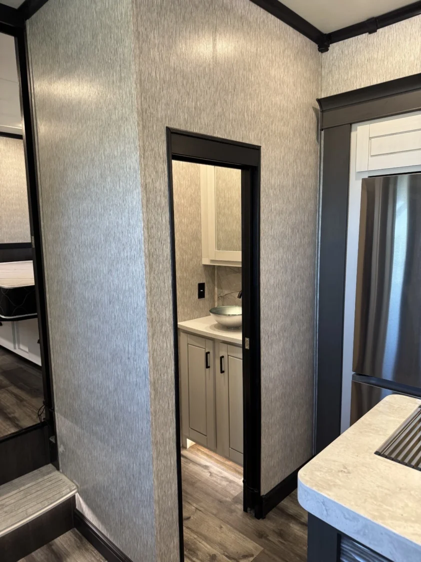 2022 CROSSROADS REDWOOD 3951MB FIFTH WHEEL TRAILER "LOADED" - Image 15