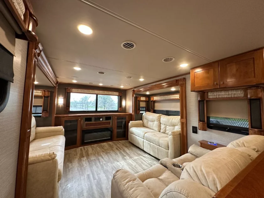 2020 VANLEIGH VILANO 385RD FIFTH WHEEL TRAILER "BEATIFUL!" - Image 14