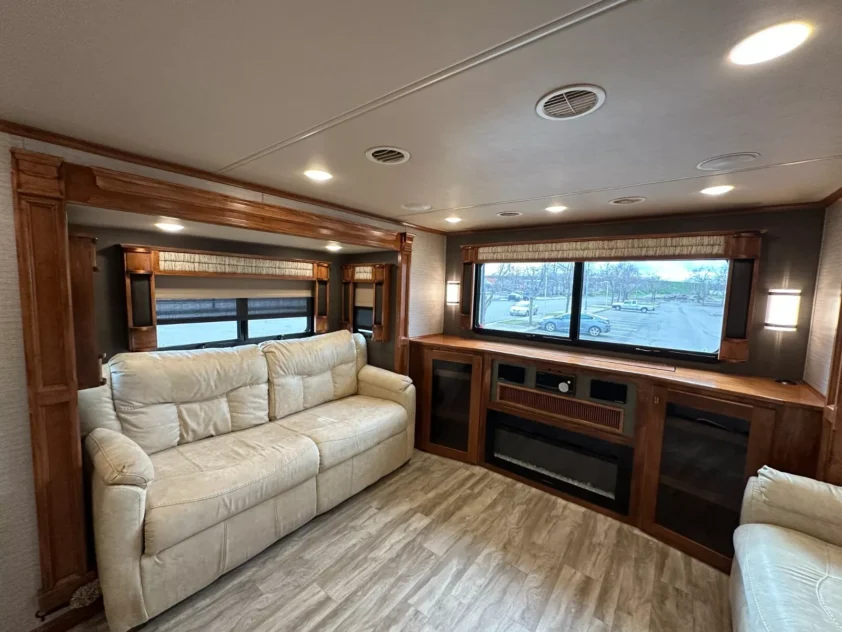 2020 VANLEIGH VILANO 385RD FIFTH WHEEL TRAILER "BEATIFUL!" - Image 15